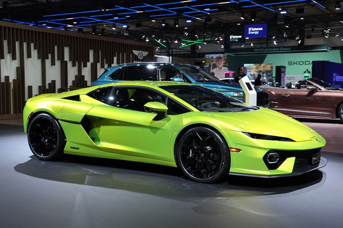 Автоэксперт оценил идею повысить штрафы для водителей машин с громким выхлопом