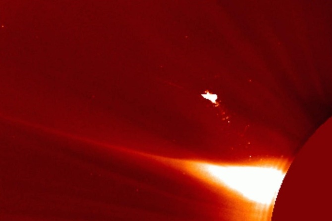 Астроном предположил, чем может быть странный объект, обнаруженный возле Солнца