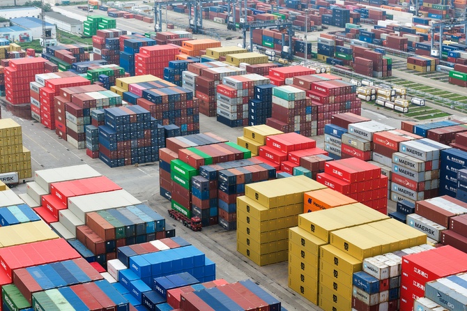 В Подмосковье устранят незаконные склады торговых контейнеров