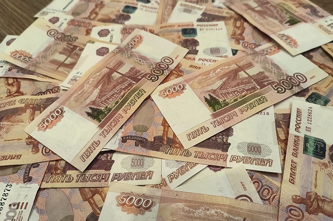 Стало известно, сколько россиян получают зарплату больше миллиона рублей