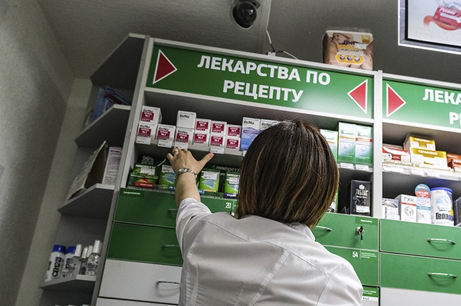 Врач рассказал, могут ли не выдать лекарства из-за нечитаемого рецепта