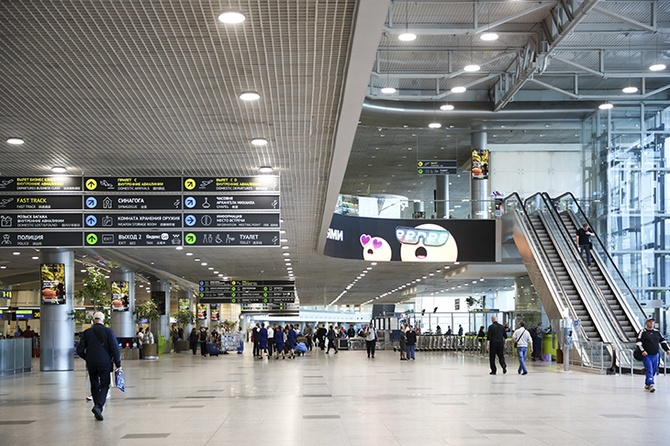 Сотрудников Домодедово лишали до 80% зарплаты за малейшие проступки до конфискации аэропорта