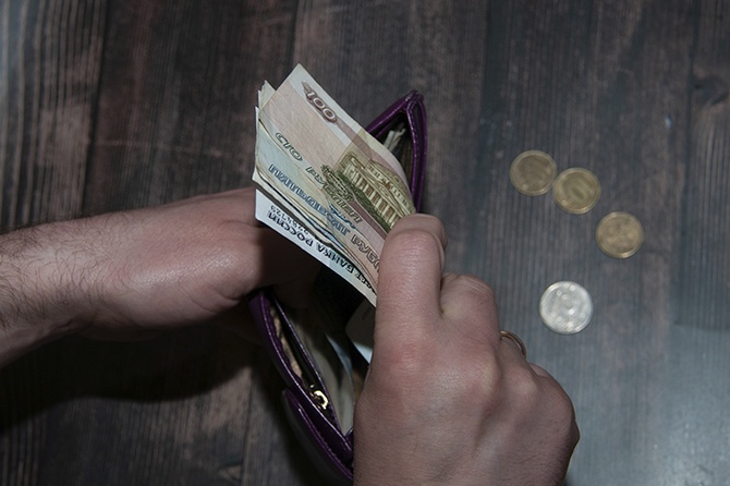 «Хотели как лучше, получилось как всегда»: профессор объяснил, почему нельзя просто повысить МРОТ в 