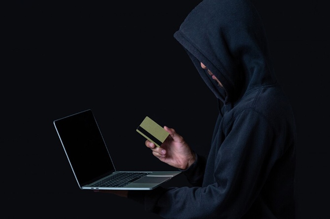 В Челябинске скончалась пожилая журналистка после обмана мошенников