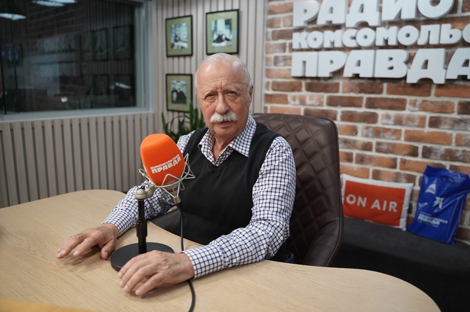 Леонид Якубович — о юбилее, о том, сложно ли управлять самолётом, и о местах, где никто не предаст