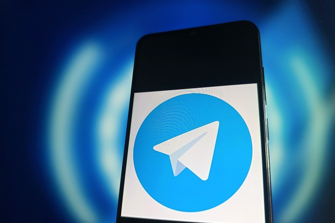 Роскомнадзор объявил частичное ограничение звонков в Telegram и WhatsApp*