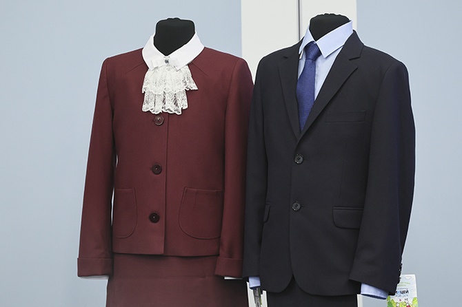 Стилист Лисовец не оценил дизайн новой школьной формы