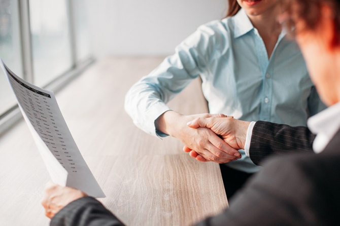 Россиянам назвали фразы и слова в резюме, которые отталкивают работодателей