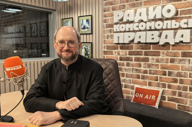 В эфире Радио «Комсомольская правда» руководитель фонда «Круг добра», протоиерей Санкт-Петербургской епархии Александр Ткаченко