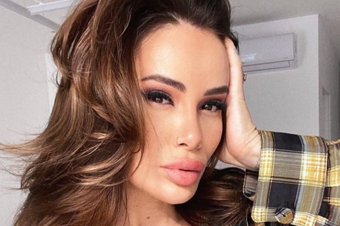 Айза резко высказалась о планах бизнесмена Рыбакова удалить альбом Гуфа