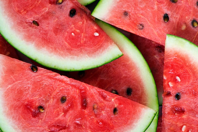 Диетолог объяснила, кому из пожилых стоит отказаться от арбуза и дыни