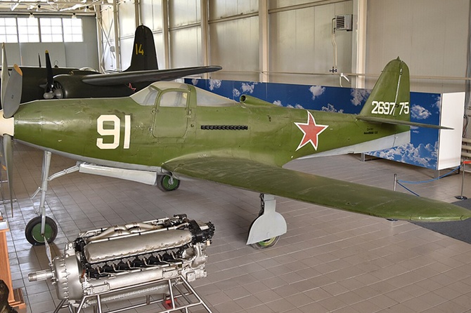 На Камчатке со дна озера подняли американский истребитель времен Второй мировой 