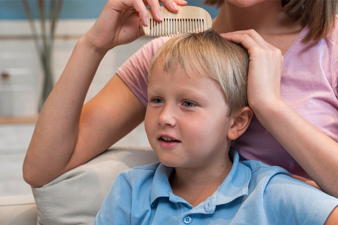 Врач предупредила о росте заболеваемости педикулезом среди детей в начале учебного года
