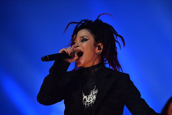 «Слот» спели о вечном конфликте кошек против собак