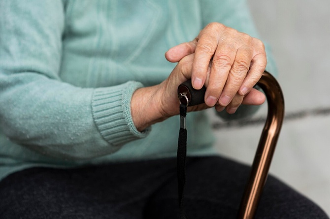 «До ста лет на ИВЛ — не есть мечта»: профессор оценил шансы россиян стать долгожителями