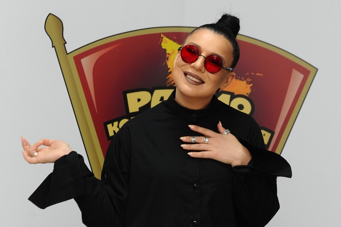 Певица Ёлка на «Большом воздушном шаре» вернулась из «Прованса» в «Понедельник»