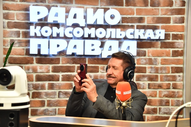 Виктор Бут в студии Радио «Комсомольская правда»