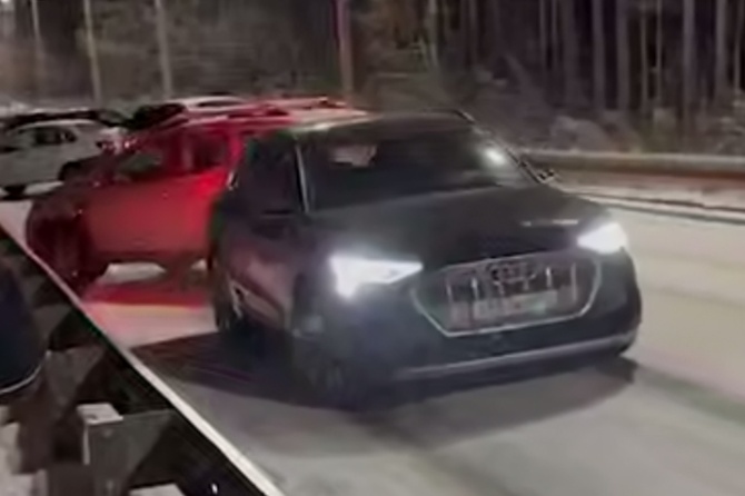 Массовая авария собрала семь машин на скользкой дороге в Иркутске