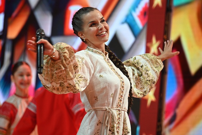 Исполнительница хита «Матушка земля» выпустила плагиат на «Широка река» Надежды Кадышевой