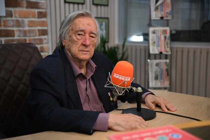 Писатель, поэт и художник Александр Проханов