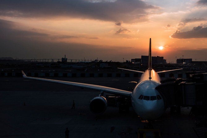 Круживший над Петербургом Airbus выкатился за пределы полосы при посадке