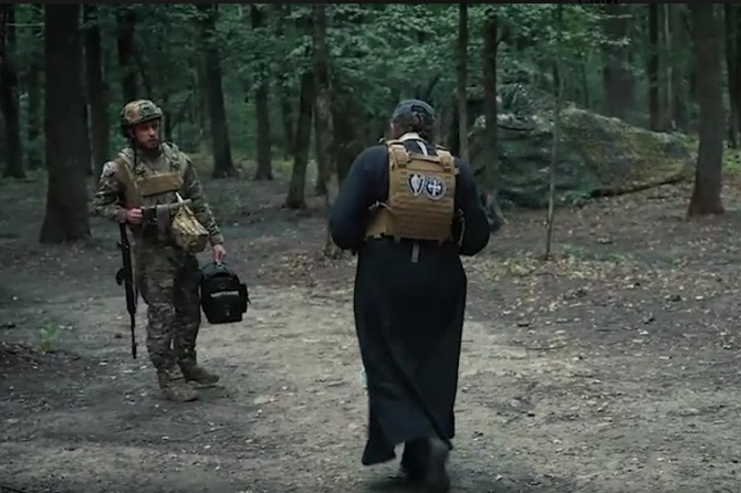 Состоялась премьера фильма военкора RT Александра Симонова «Под Богом и огнем»