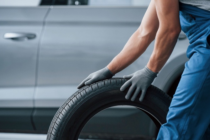 Синоптик напомнила, когда стоит менять шины на зимние