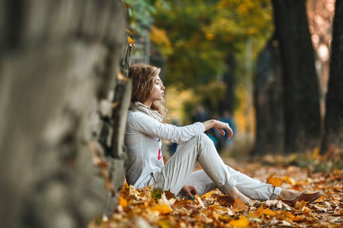 Психолог рассказал, как справиться с осенней хандрой