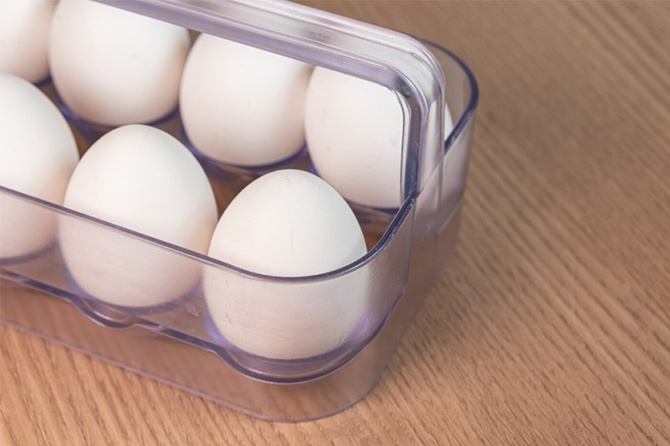 Врач раскрыла, почему яйца нельзя хранить на дверце холодильника