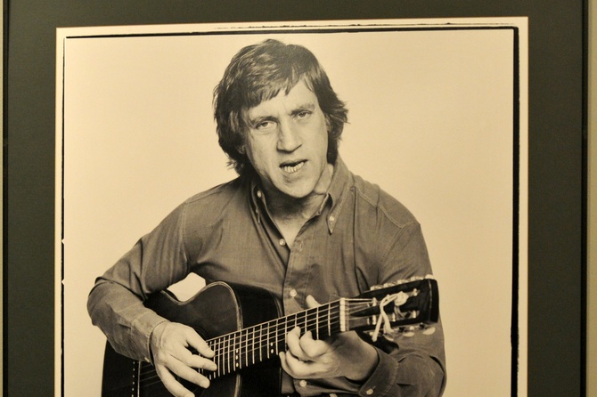 Через 45 лет после смерти Высоцкого вышел его новый альбом. И готовится концерт