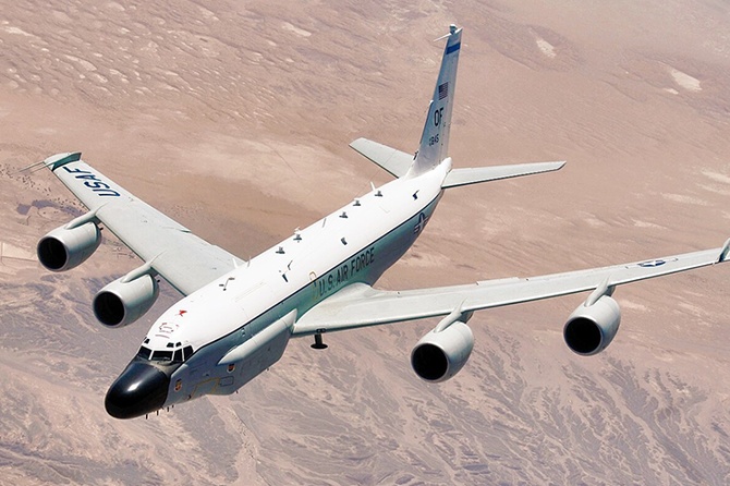 Американский самолет-разведчик заметили в Черном море