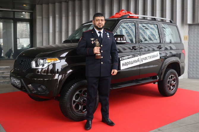«Народный участковый - 2025» Рамзан Дадуев: Подаренная машина намного облегчит мне работу