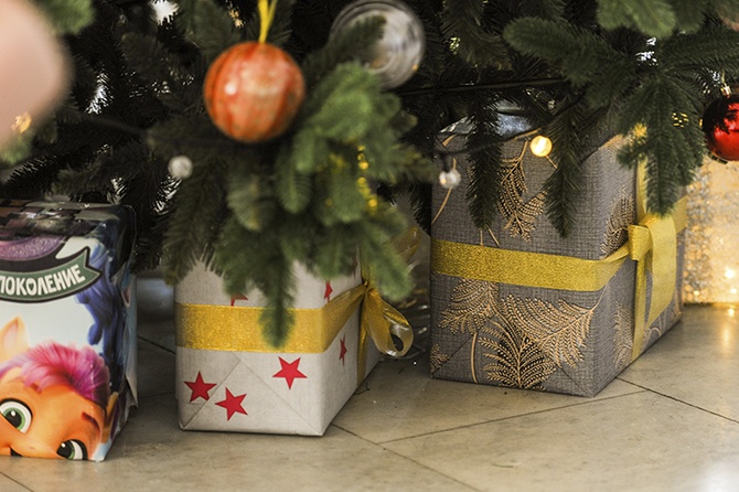 Эксперт подсчитал, сколько россияне потратят на новогодние подарки в этом году