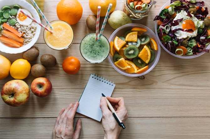 Гастроэнтеролог раскрыла, как при помощи рациона вернуть режим после праздников