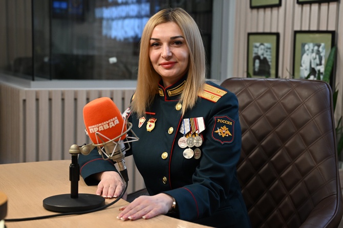 В эфире Радио «Комсомольская правда» лейтенант медицинской службы Бурлият Смирнова