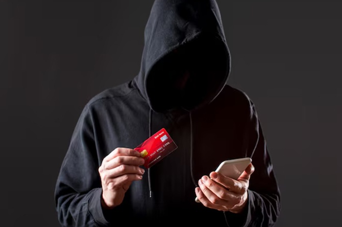 Мошенники звонили россиянке рекордные 8 099 раз