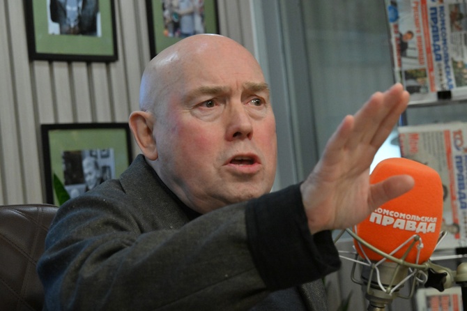 Актера Виктора Сухорукова натравили на Ларису Долину с помощью нейросети