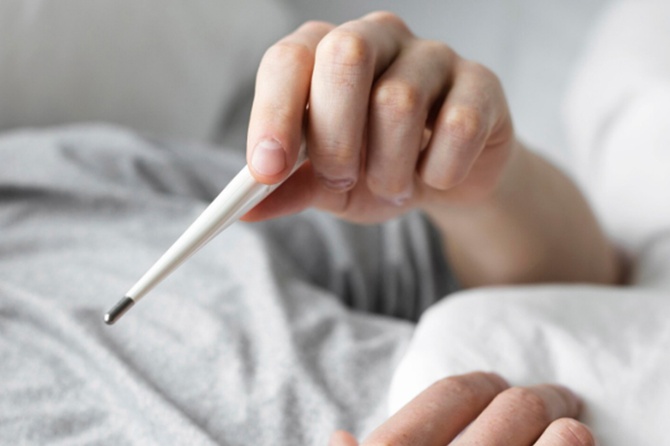 Врач назвал температуру тела, при которой человек впадает в кому