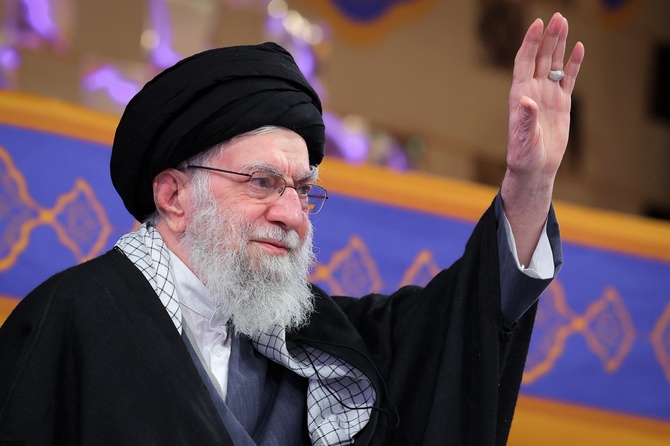 Верховный лидер Ирана предрек свержение Трампа