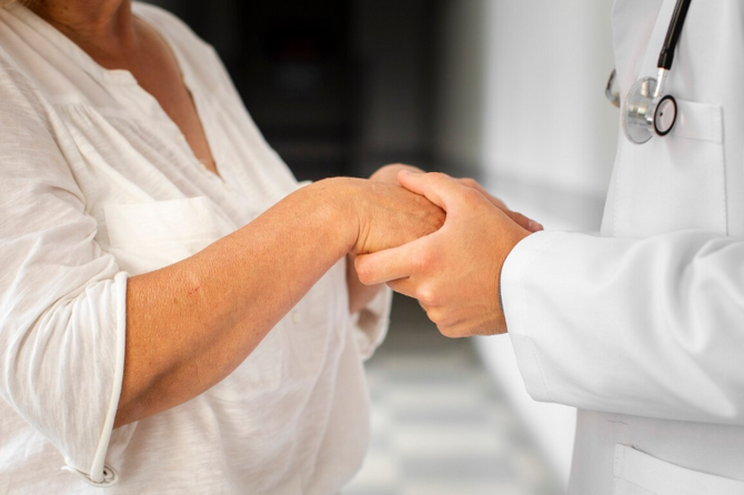 В России появится врач по здоровому долголетию: что он будет делать