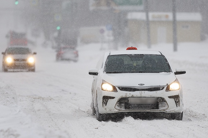 В России предложили временно отменять штрафы за нарушение разметки в снегопады