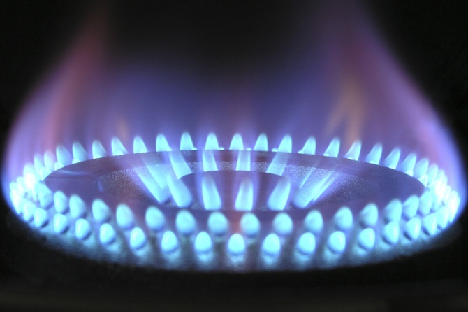 Россиянам напомнили о штрафах за недопуск газовщиков в квартиру