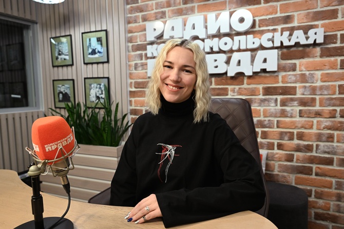 Певица Алена Минулина на радиостанции "Комсомольская правда".