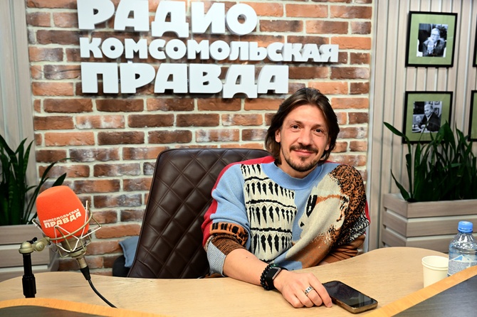 Певец, композитор, продюсер Леонид Овруцкий в студии Радио «Комсомольская правда»