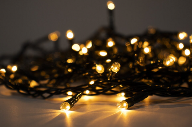 Эксперт рассказал, как долго можно держать гирлянды включенными