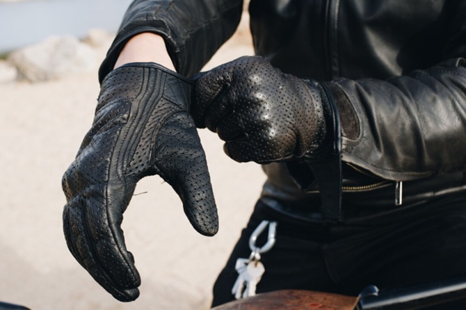 Россиянам назвали неожиданную опасность кожаных перчаток