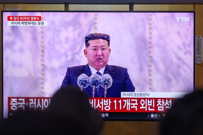 Ким Чен Ын доверил 13-летней дочери кураторство над ракетами