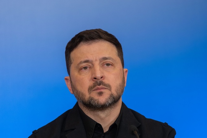 Политолог заявил, что Зеленского используют как таран против Орбана