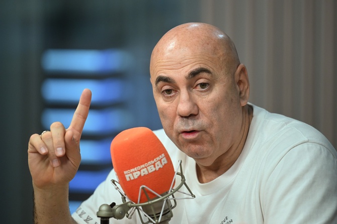 «Понятно, почему его полюбила Мизулина»: Пригожин объяснил, зачем SHAMAN лизал лёд Байкала