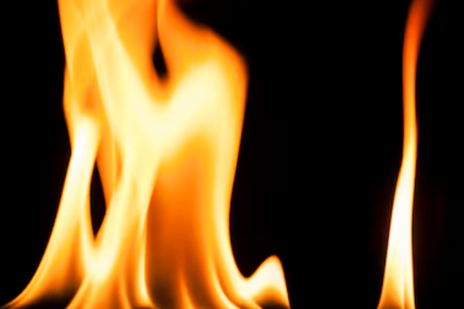 Бездомный погиб после пожара в подъезде столичной высотки